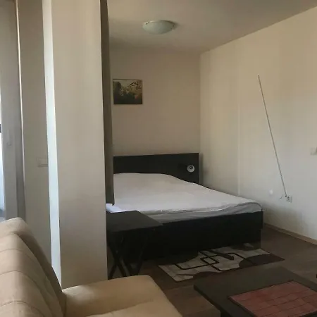 Royal Towers Nadezhda Apartament *
